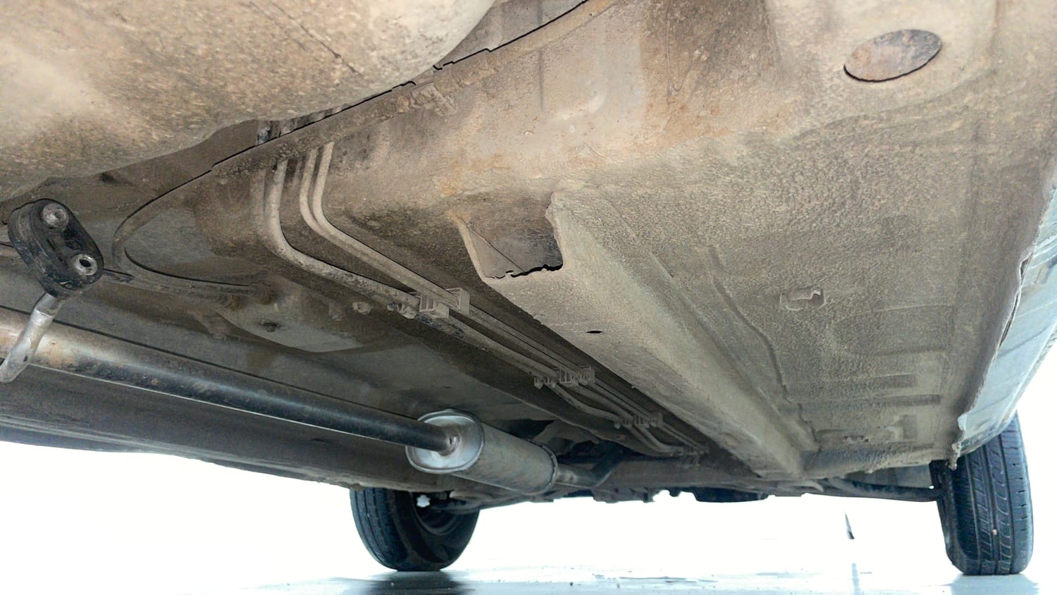 Used 2017 Renault Kwid 1.0 RXT Petrol Manual extra REAR RIGHT UNDERBODY VIEW