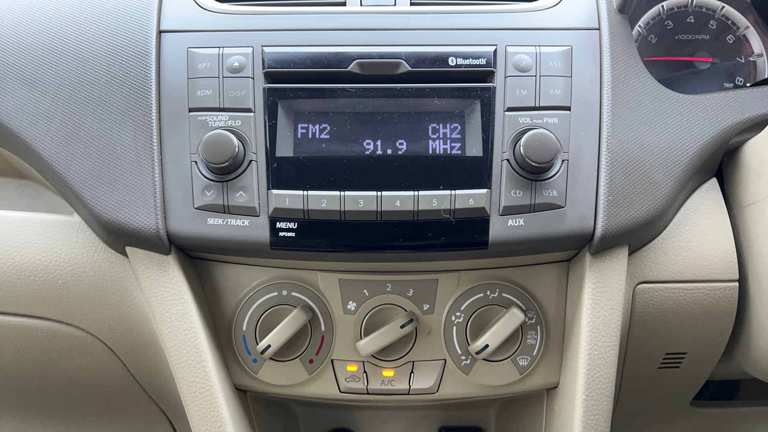 Used 2016 Maruti Suzuki Ertiga VXI AT Petrol Automatic interior MUSIC SYSTEM & AC CONTROL VIEW