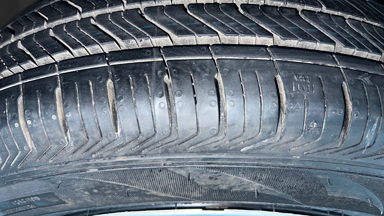 Used 2015 Maruti Suzuki Swift Dzire VXI Petrol Manual tyres RIGHT FRONT TYRE TREAD VIEW