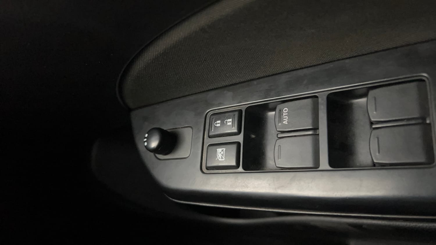 Used 2012 Maruti Suzuki Swift VXi Petrol Manual top_features Central locking