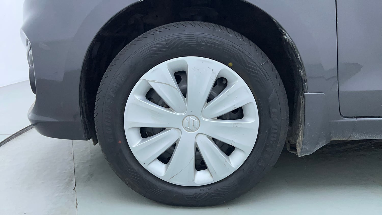 Used 2016 Maruti Suzuki Ertiga VXI AT Petrol Automatic tyres LEFT FRONT TYRE RIM VIEW