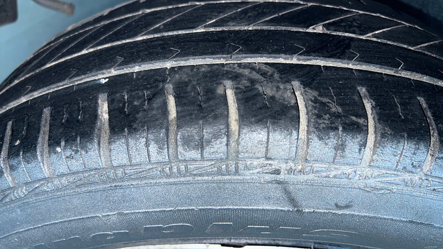 Used 2015 Maruti Suzuki Swift Dzire VXI Petrol Manual tyres RIGHT REAR TYRE TREAD VIEW