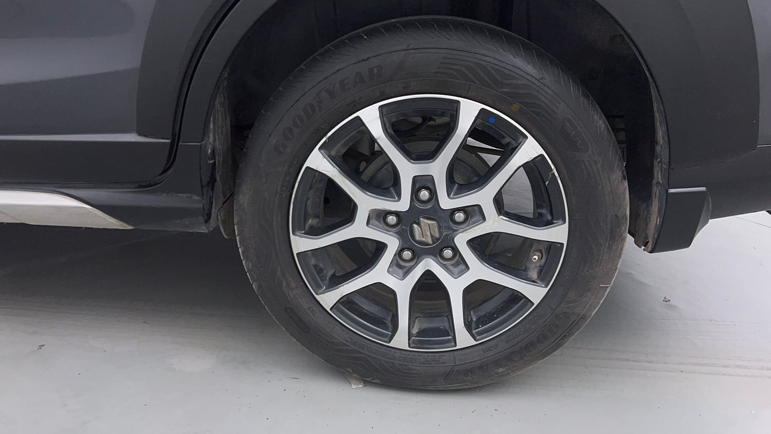 Used 2022 Maruti Suzuki XL6 Alpha Plus AT Petrol Petrol Automatic tyres LEFT REAR TYRE RIM VIEW