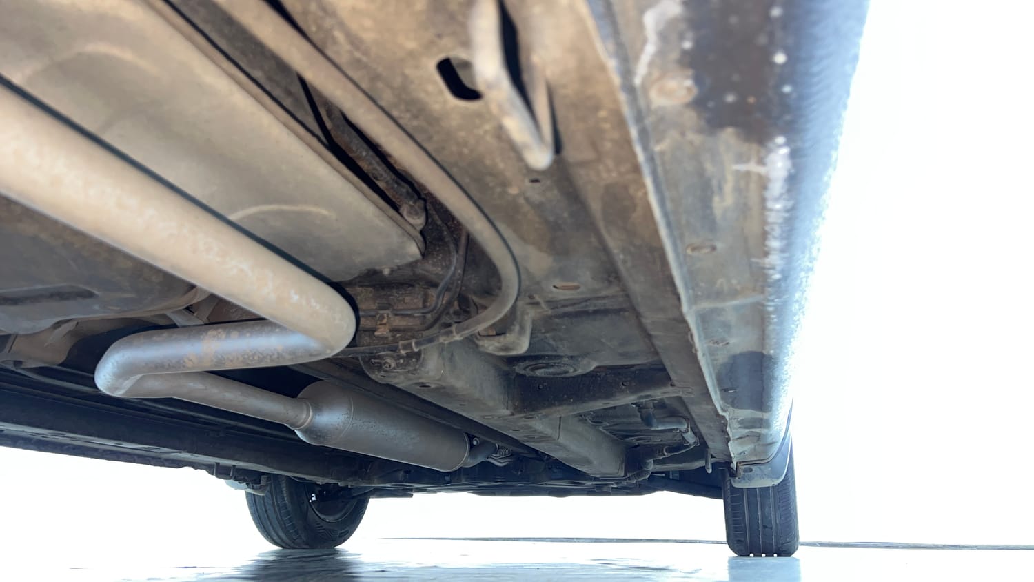 Used 2016 Maruti Suzuki Ertiga VXI AT Petrol Automatic extra REAR RIGHT UNDERBODY VIEW