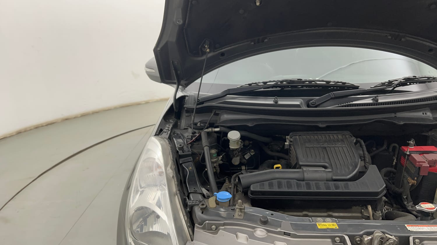 Used 2012 Maruti Suzuki Swift VXi Petrol Manual engine ENGINE RIGHT SIDE HINGE & APRON VIEW