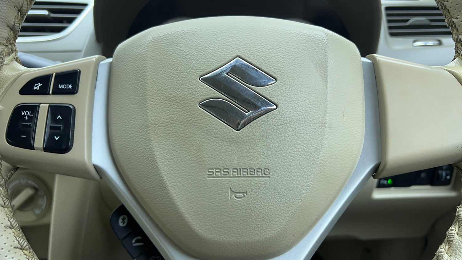 Used 2016 Maruti Suzuki Ertiga VXI AT Petrol Automatic top_features Airbags