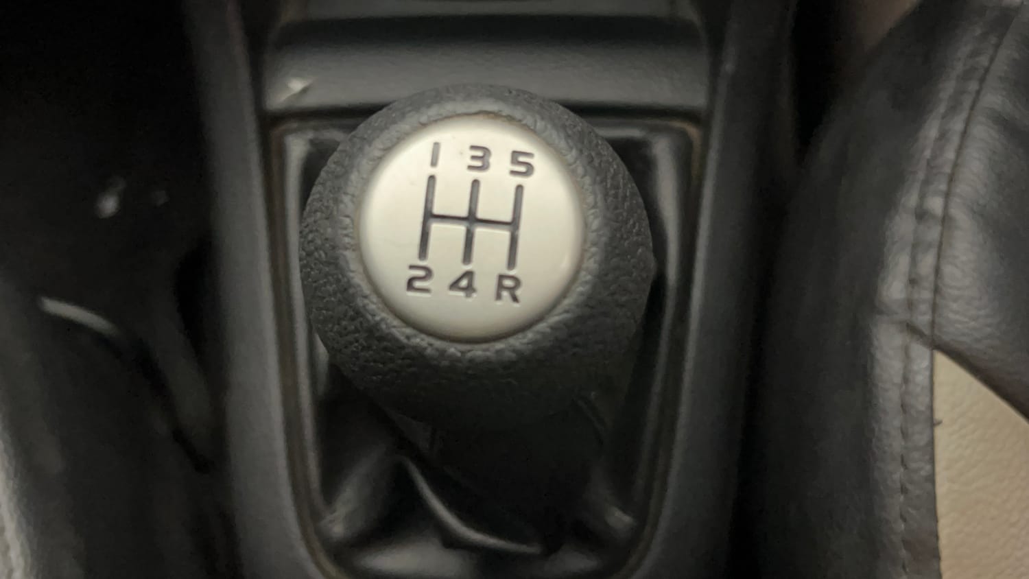 Used 2012 Maruti Suzuki Swift VXi Petrol Manual interior GEAR  KNOB VIEW