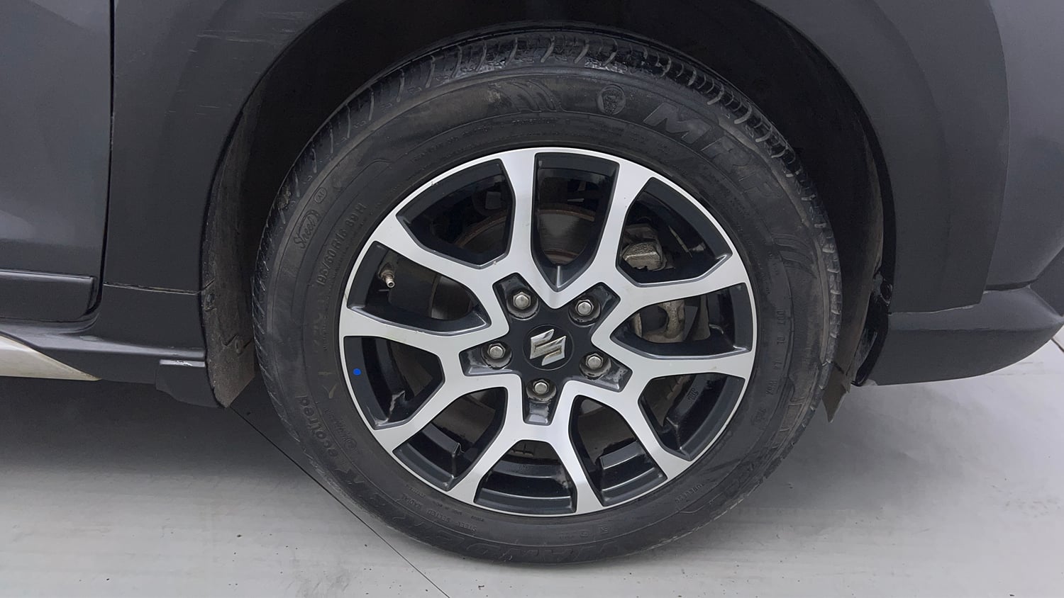 Used 2022 Maruti Suzuki XL6 Alpha Plus AT Petrol Petrol Automatic tyres RIGHT FRONT TYRE RIM VIEW