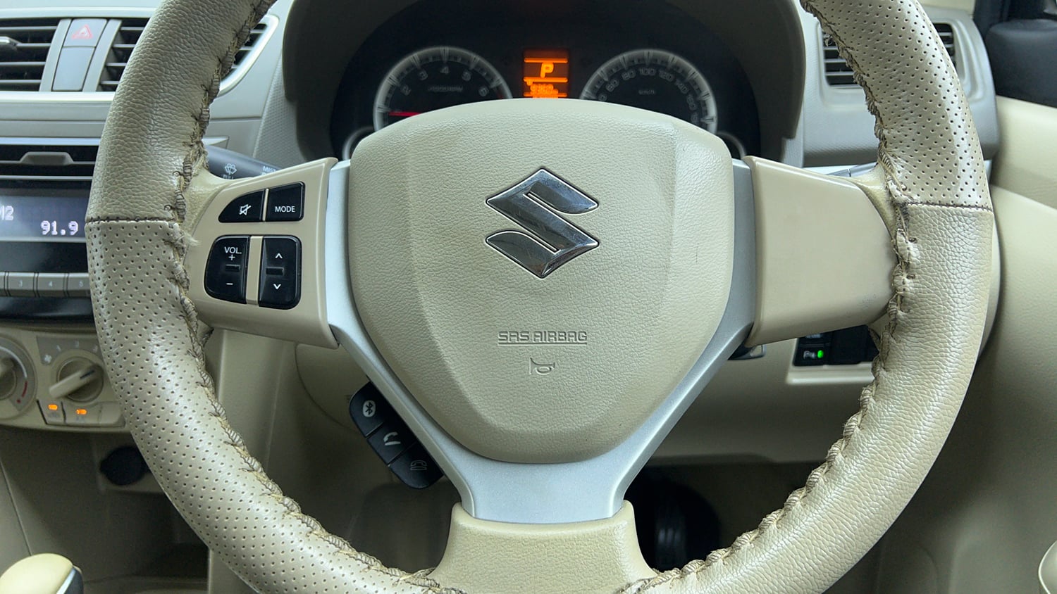 Used 2016 Maruti Suzuki Ertiga VXI AT Petrol Automatic top_features Steering mounted controls