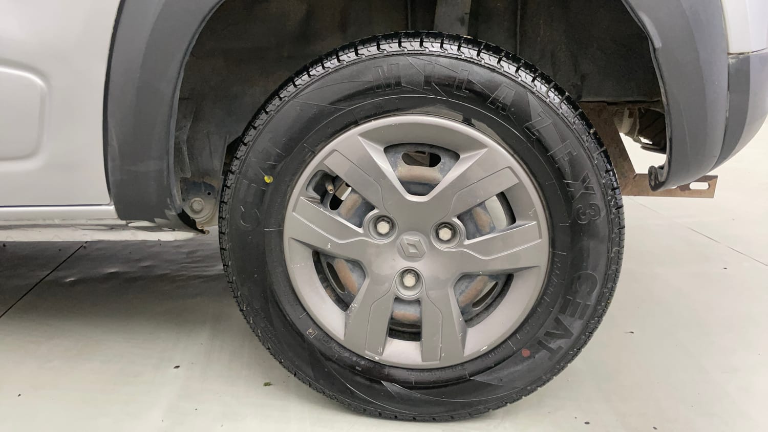 Used 2017 Renault Kwid 1.0 RXT Petrol Manual tyres LEFT REAR TYRE RIM VIEW