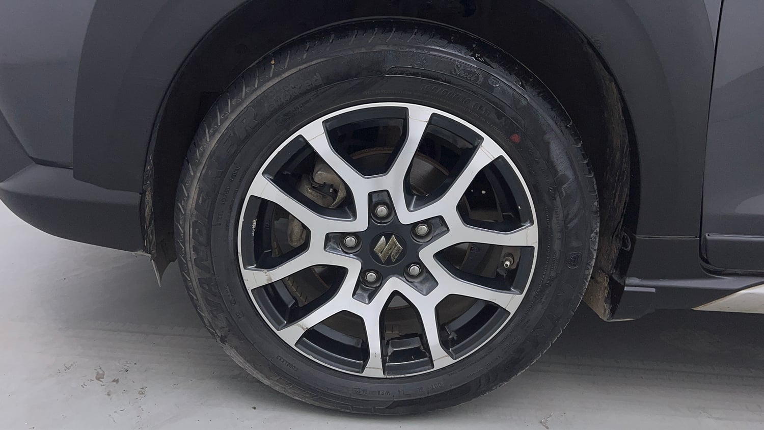 Used 2022 Maruti Suzuki XL6 Alpha Plus AT Petrol Petrol Automatic tyres LEFT FRONT TYRE RIM VIEW