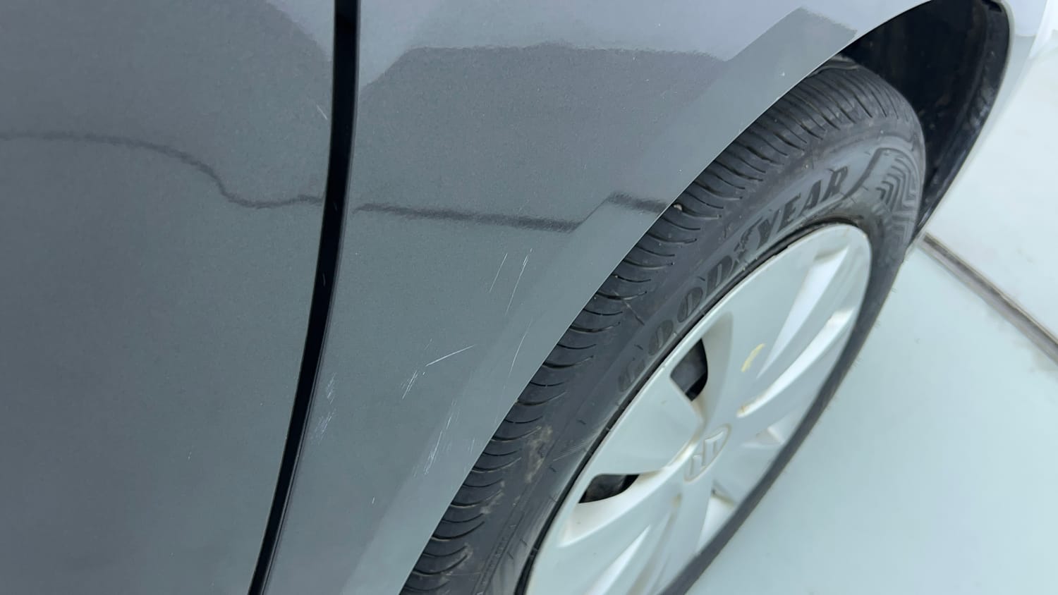 Used 2016 Maruti Suzuki Ertiga VXI AT Petrol Automatic dents MINOR SCRATCH