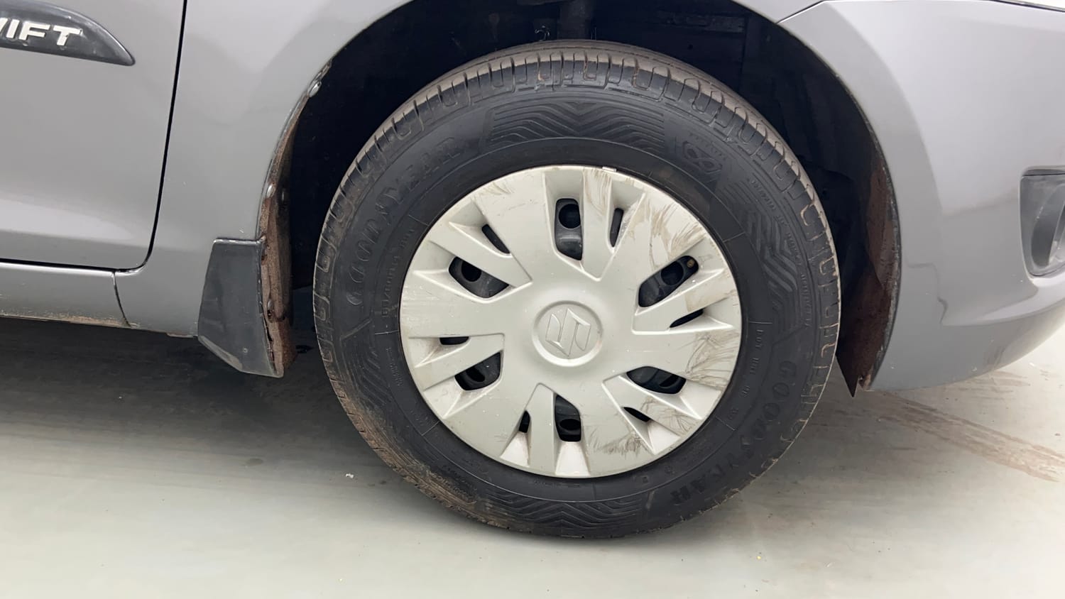 Used 2012 Maruti Suzuki Swift VXi Petrol Manual tyres RIGHT FRONT TYRE RIM VIEW