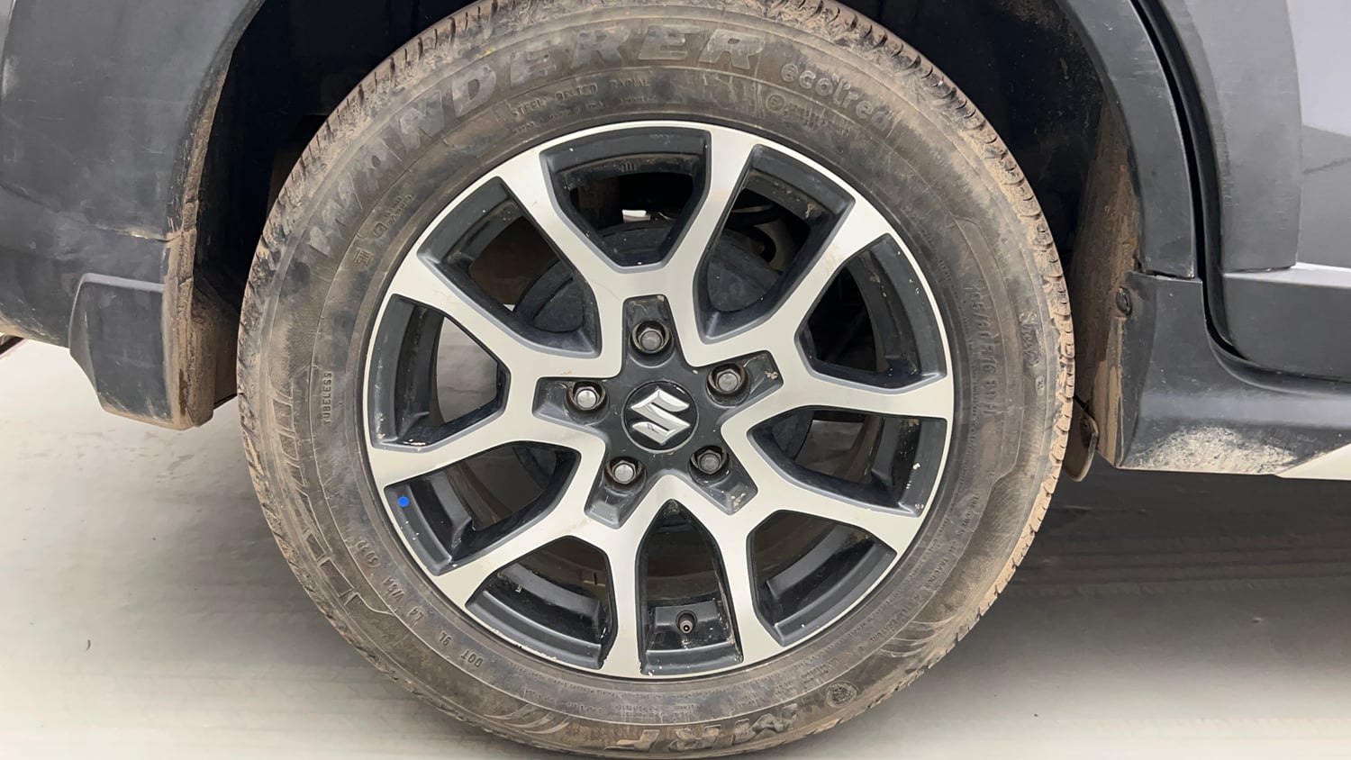 Used 2023 Maruti Suzuki XL6 Alpha MT Petrol Petrol Manual tyres RIGHT REAR TYRE RIM VIEW