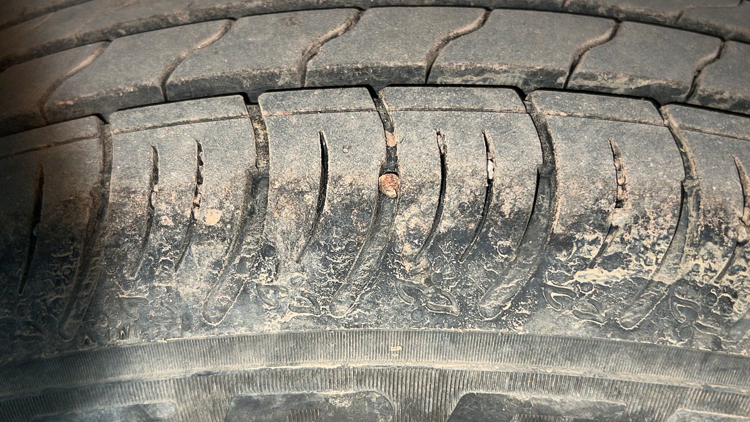 Used 2023 Maruti Suzuki XL6 Alpha MT Petrol Petrol Manual tyres RIGHT REAR TYRE TREAD VIEW