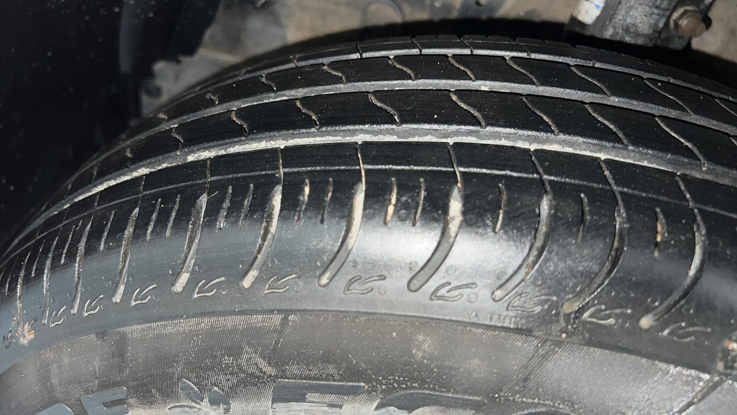 Used 2014 Maruti Suzuki Swift VXi Petrol Manual tyres LEFT FRONT TYRE TREAD VIEW