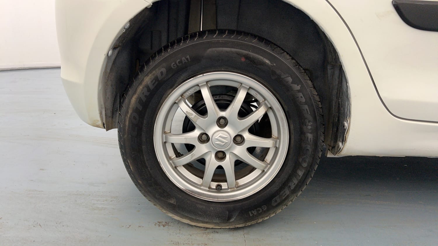 Used 2014 Maruti Suzuki Swift VXi Petrol Manual tyres RIGHT REAR TYRE RIM VIEW