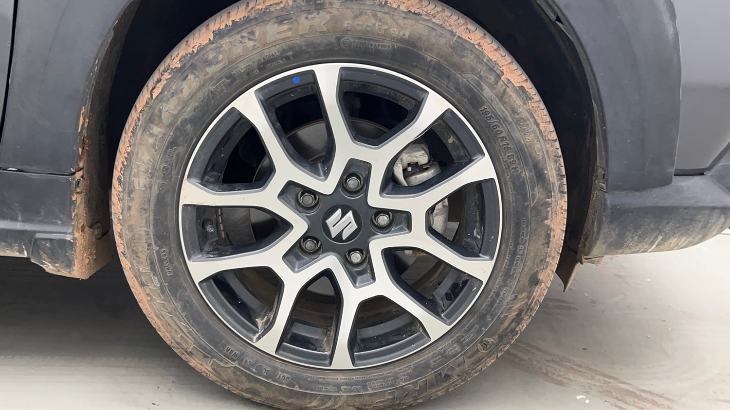 Used 2023 Maruti Suzuki XL6 Alpha MT Petrol Petrol Manual tyres RIGHT FRONT TYRE RIM VIEW