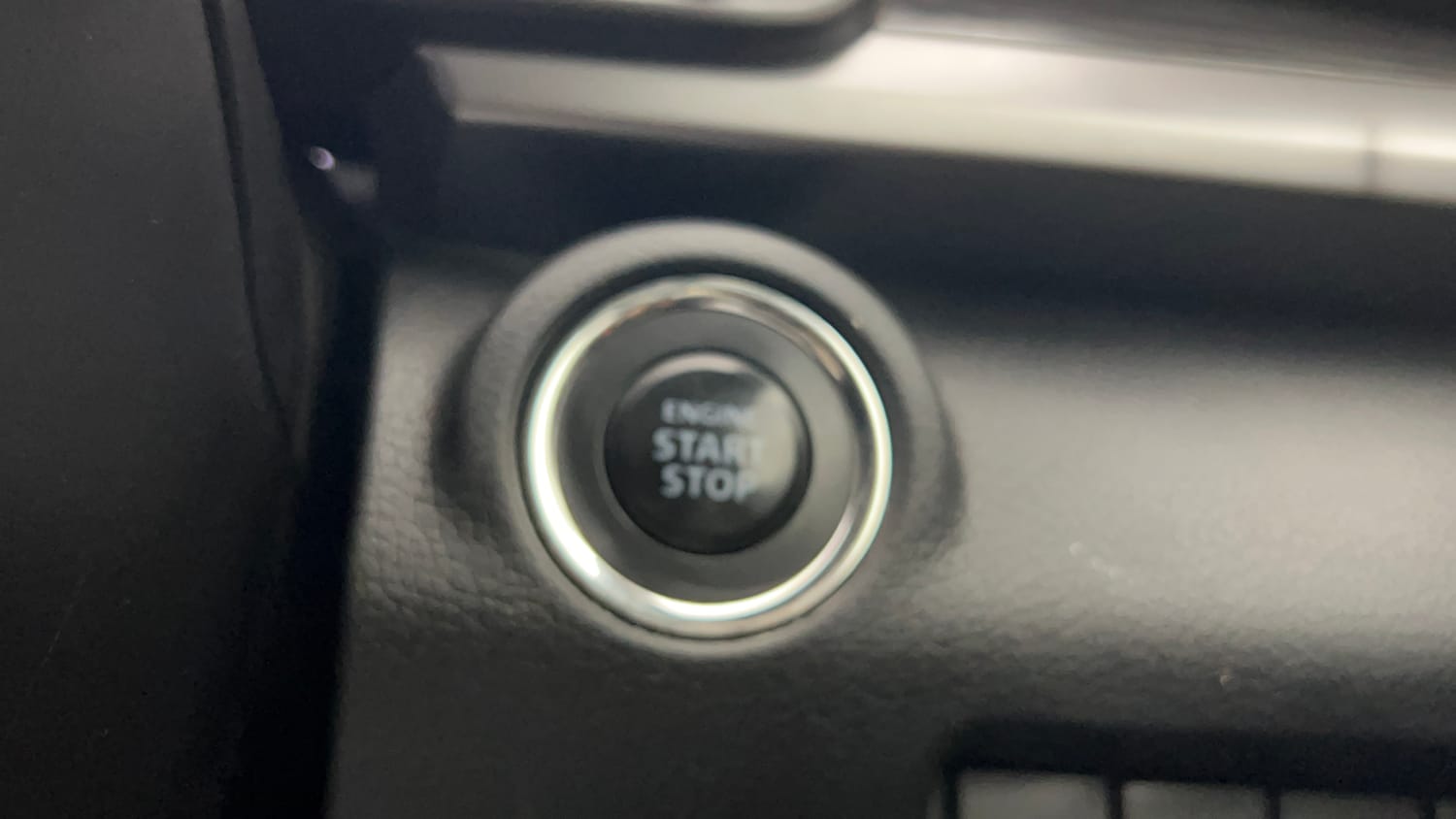 Used 2023 Maruti Suzuki XL6 Alpha MT Petrol Petrol Manual top_features Keyless start