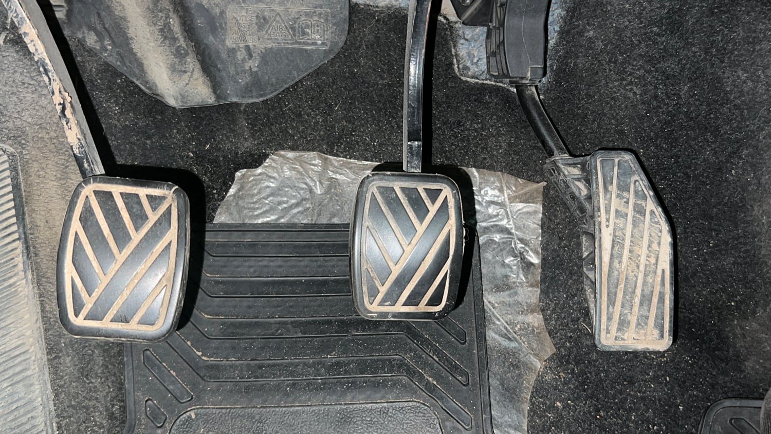 Used 2023 Maruti Suzuki XL6 Alpha MT Petrol Petrol Manual interior PEDALS VIEW