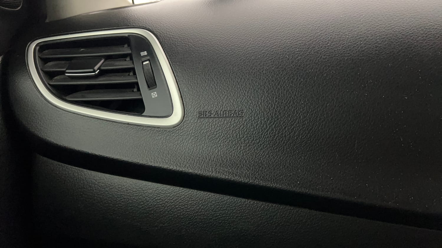 Used 2016 Maruti Suzuki Baleno Zeta 1.2 Petrol Manual top_features Airbags