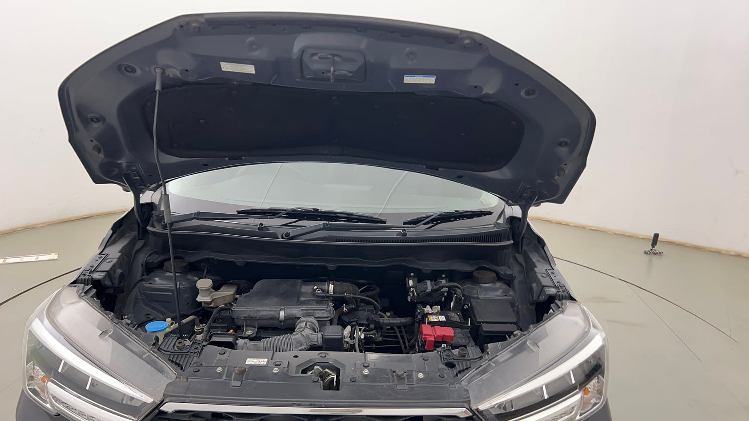 Used 2023 Maruti Suzuki XL6 Alpha MT Petrol Petrol Manual engine ENGINE & BONNET OPEN FRONT VIEW