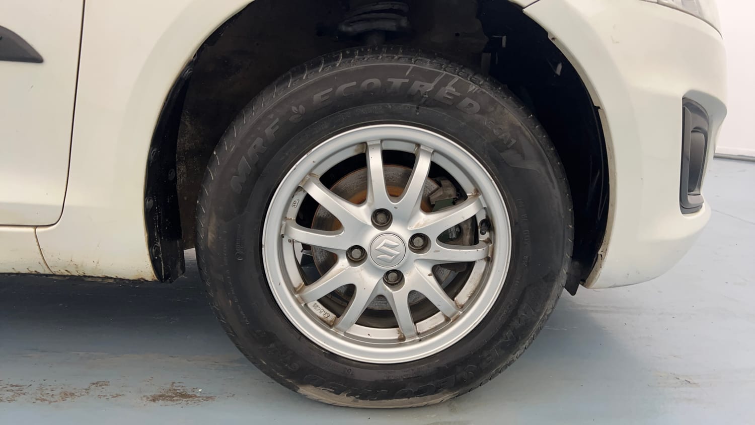 Used 2014 Maruti Suzuki Swift VXi Petrol Manual tyres RIGHT FRONT TYRE RIM VIEW