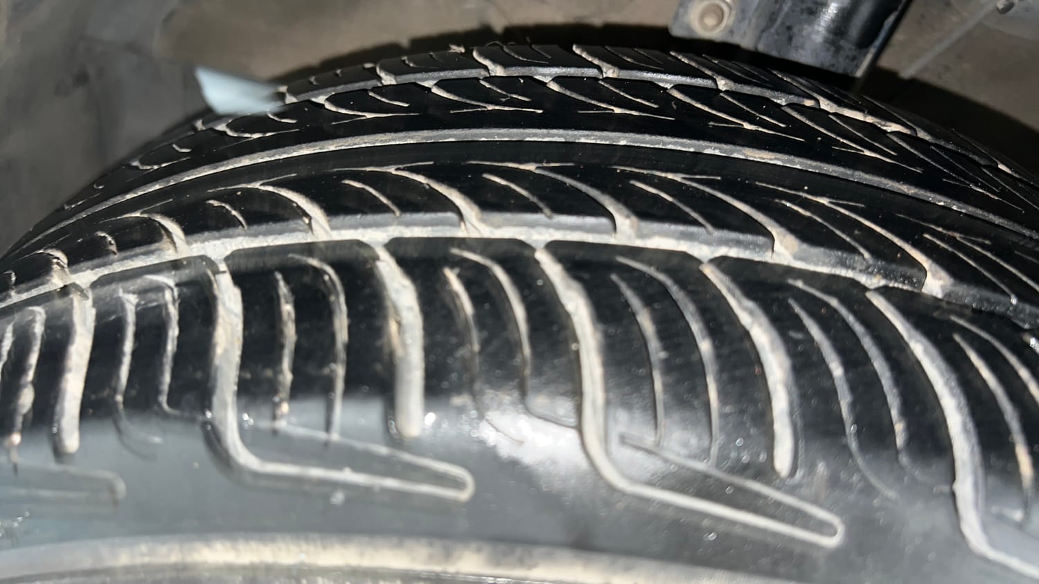 Used 2016 Maruti Suzuki Baleno Zeta 1.2 Petrol Manual tyres LEFT FRONT TYRE TREAD VIEW