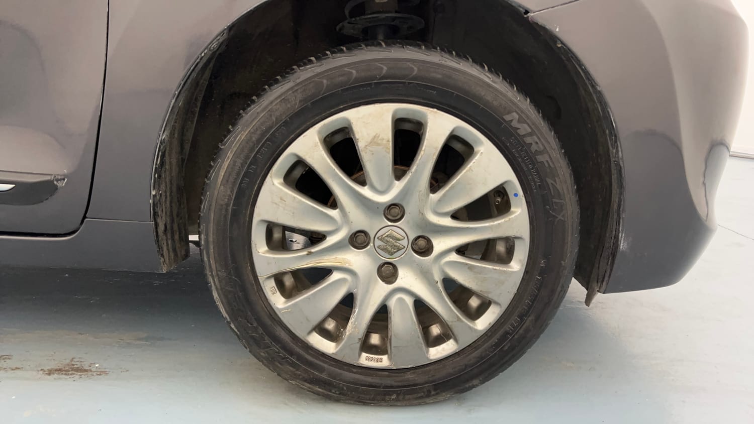 Used 2016 Maruti Suzuki Baleno Zeta 1.2 Petrol Manual tyres RIGHT FRONT TYRE RIM VIEW