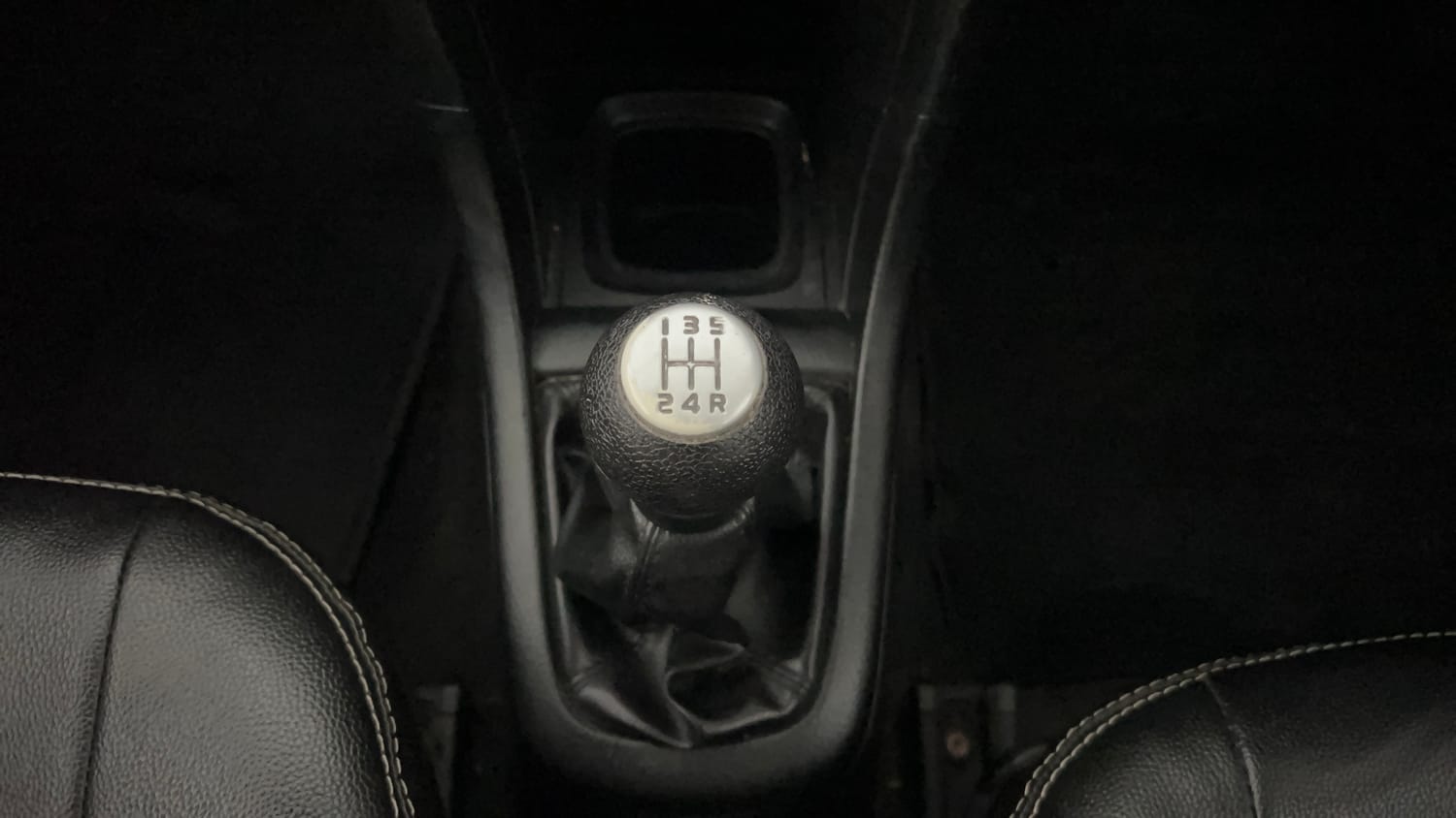 Used 2014 Maruti Suzuki Swift VXi Petrol Manual interior GEAR  KNOB VIEW