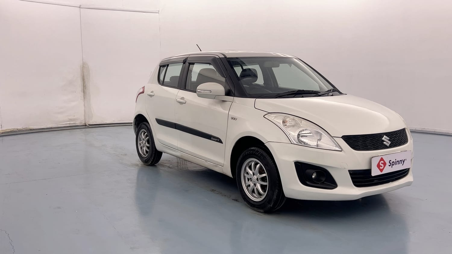 Used 2014 Maruti Suzuki Swift VXi Petrol Manual exterior RIGHT FRONT CORNER VIEW