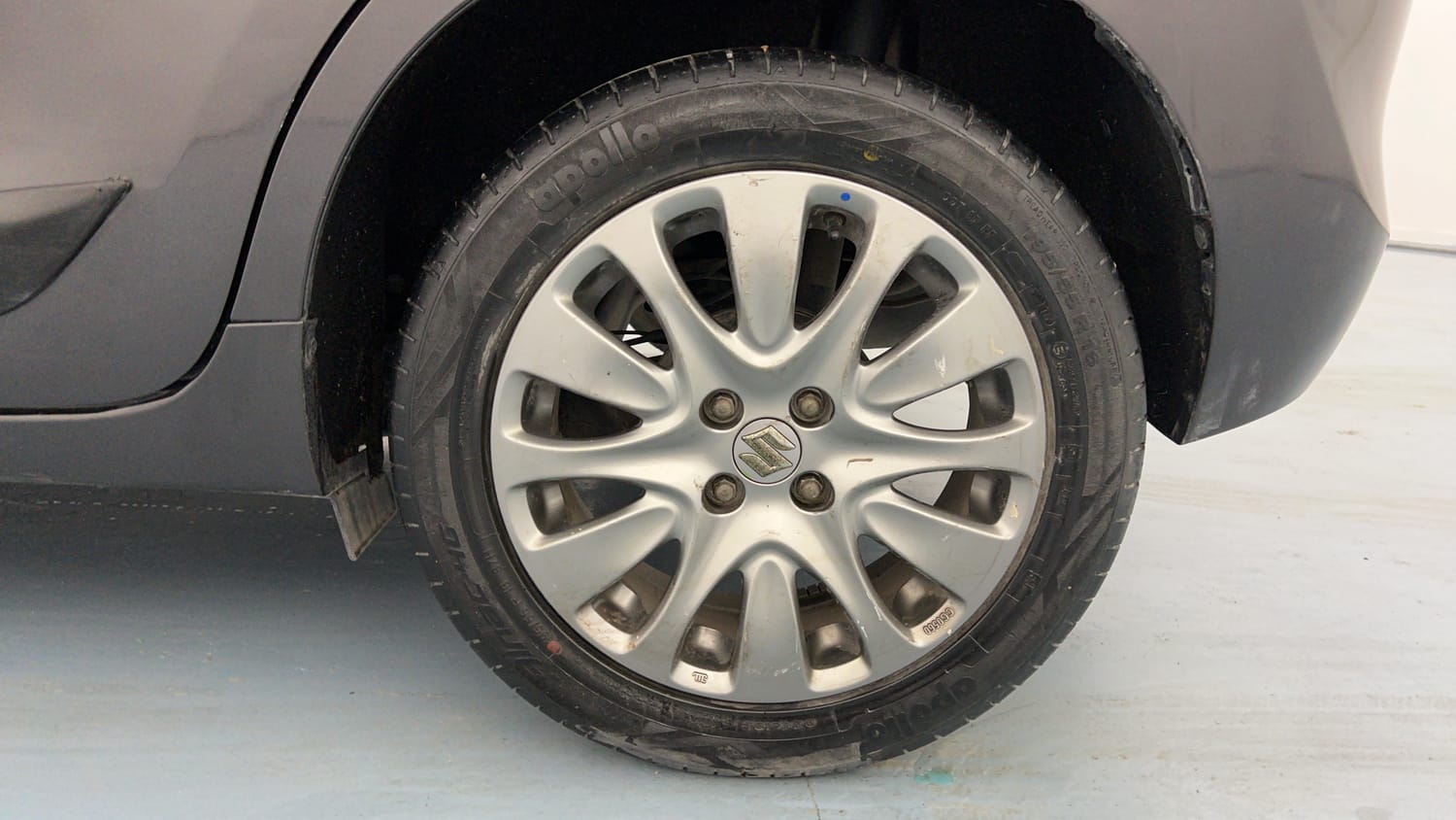 Used 2016 Maruti Suzuki Baleno Zeta 1.2 Petrol Manual tyres LEFT REAR TYRE RIM VIEW