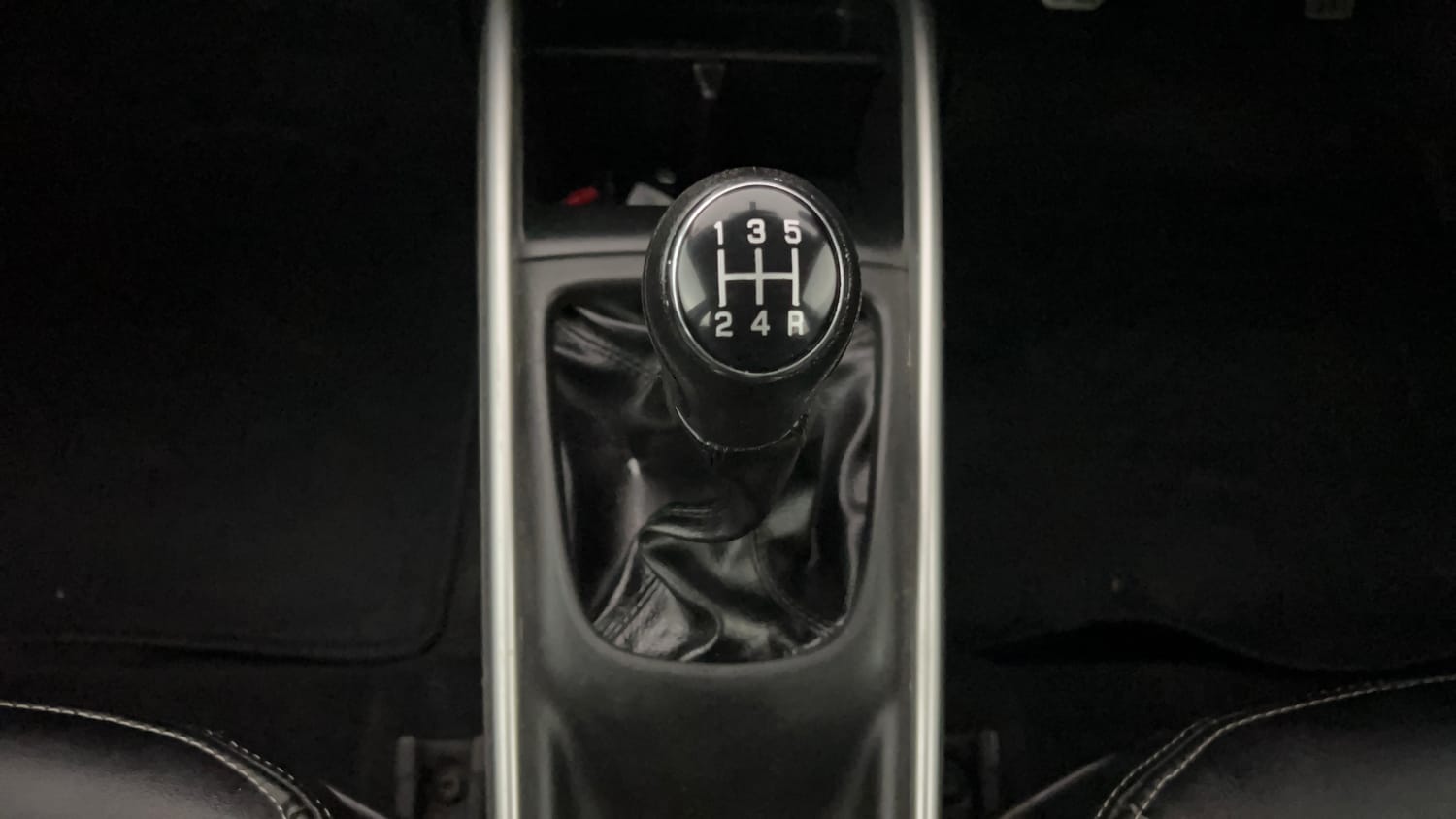 Used 2016 Maruti Suzuki Baleno Zeta 1.2 Petrol Manual interior GEAR  KNOB VIEW