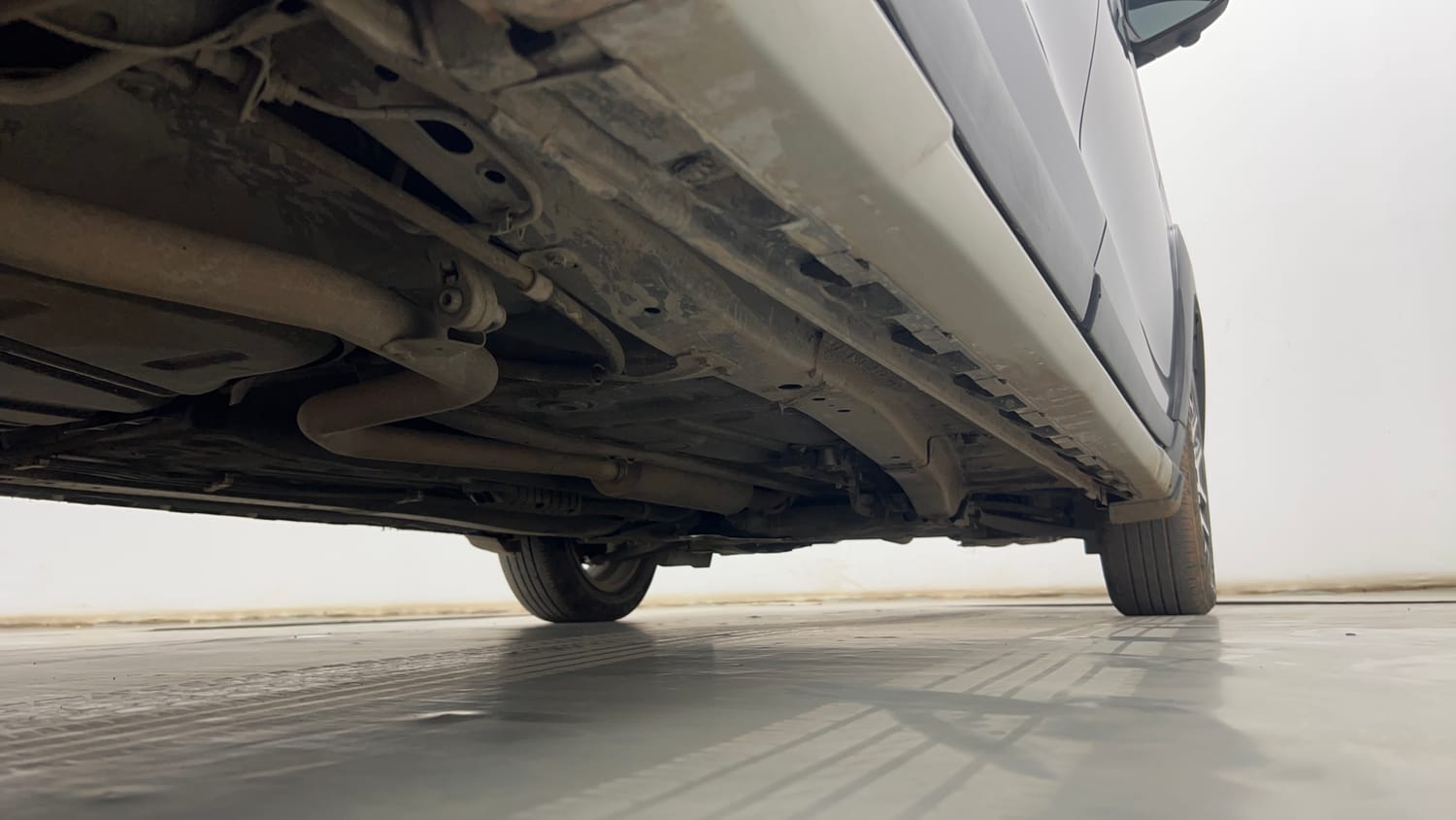 Used 2023 Maruti Suzuki XL6 Alpha MT Petrol Petrol Manual extra REAR RIGHT UNDERBODY VIEW