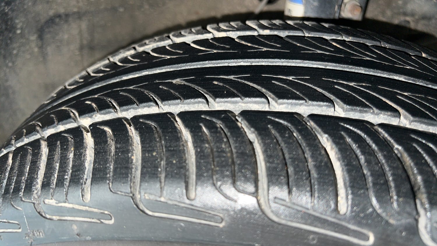 Used 2016 Maruti Suzuki Baleno Zeta 1.2 Petrol Manual tyres RIGHT FRONT TYRE TREAD VIEW