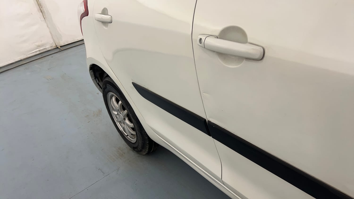 Used 2014 Maruti Suzuki Swift VXi Petrol Manual dents MINOR DENT