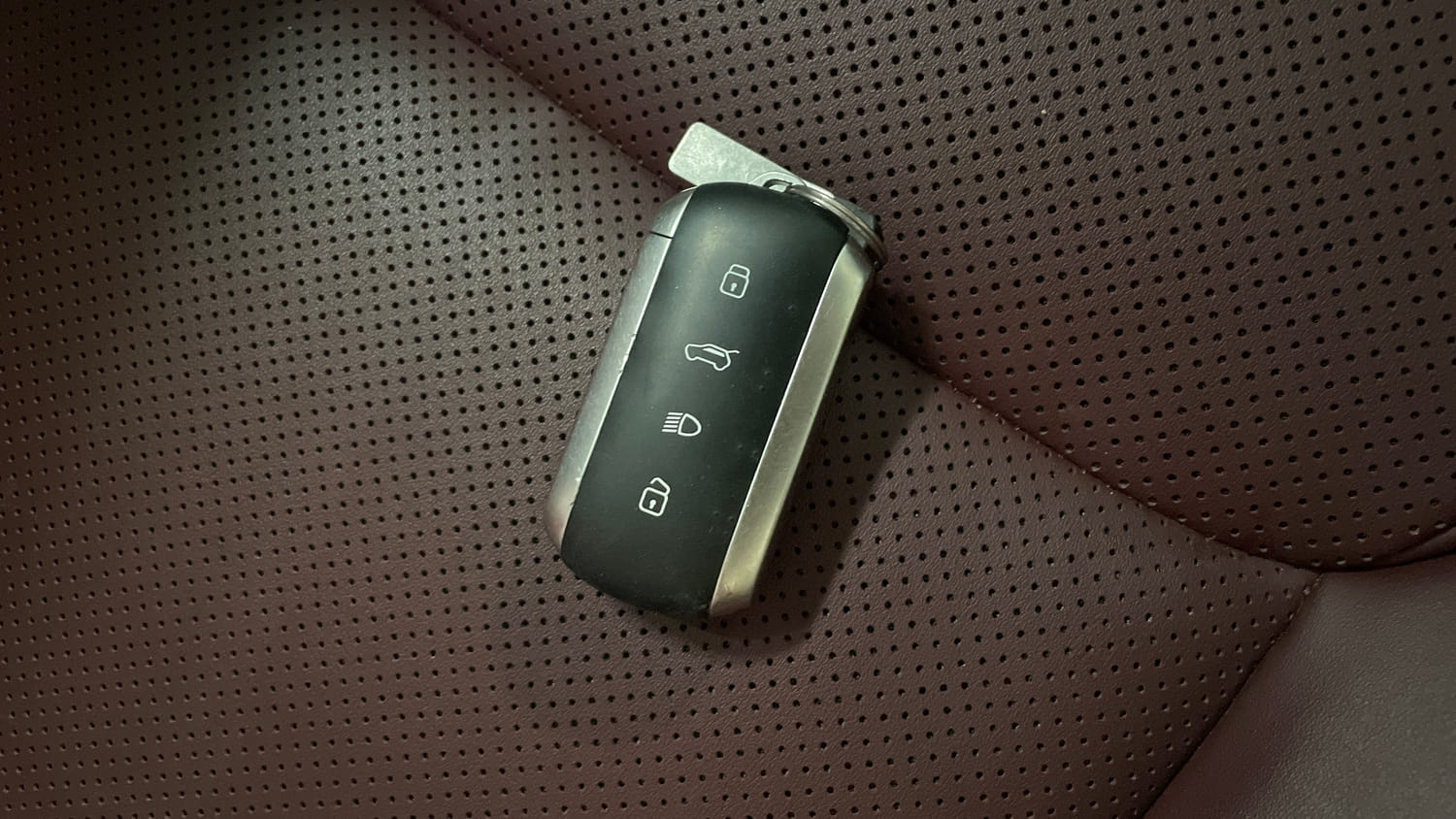 Used 2025 Tata Curvv Accomplished Plus A 1.5 Kryojet Diesel 6MT Diesel Manual extra CAR KEY VIEW
