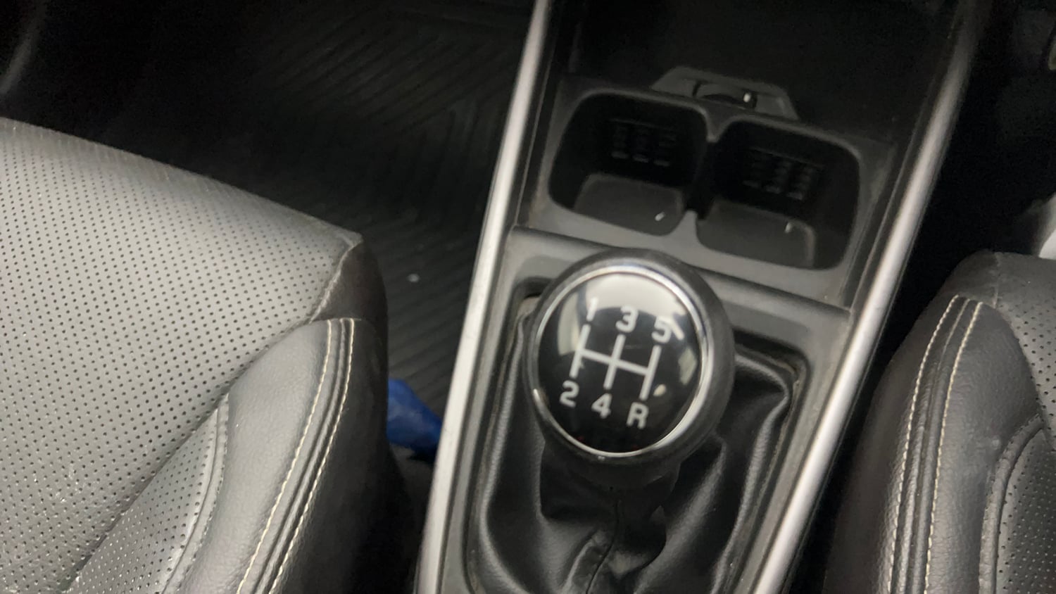 Used 2023 Maruti Suzuki XL6 Alpha MT Petrol Petrol Manual interior GEAR  KNOB VIEW
