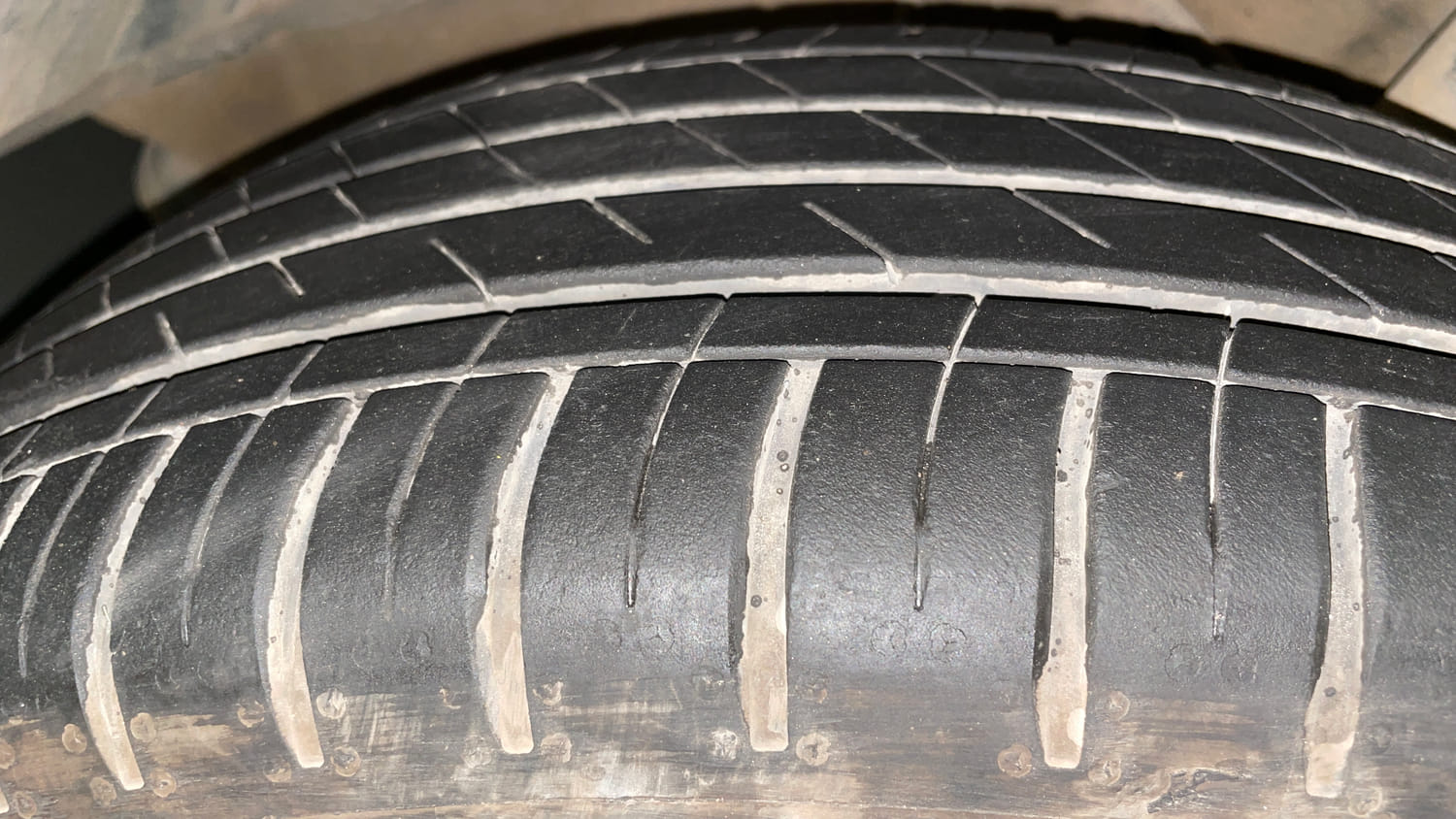 Used 2025 Tata Curvv Accomplished Plus A 1.5 Kryojet Diesel 6MT Diesel Manual tyres RIGHT FRONT TYRE TREAD VIEW
