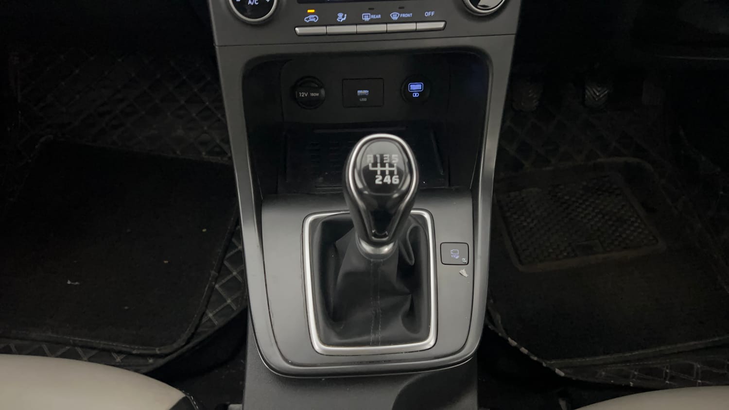 Used 2023 Hyundai Creta SX 1.5 Petrol Petrol Manual interior GEAR  KNOB VIEW