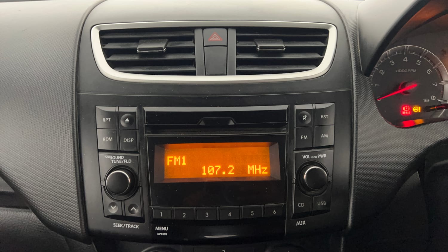 Used 2014 Maruti Suzuki Swift VXi Petrol Manual top_features Integrated (in-dash) music system