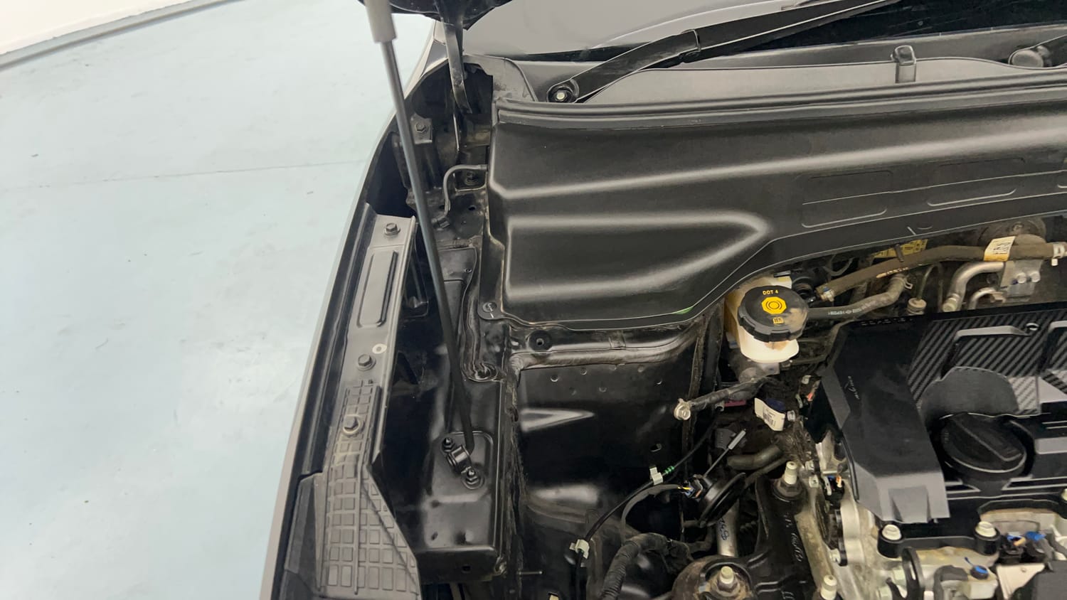 Used 2023 Hyundai Creta SX 1.5 Petrol Petrol Manual engine ENGINE RIGHT SIDE HINGE & APRON VIEW
