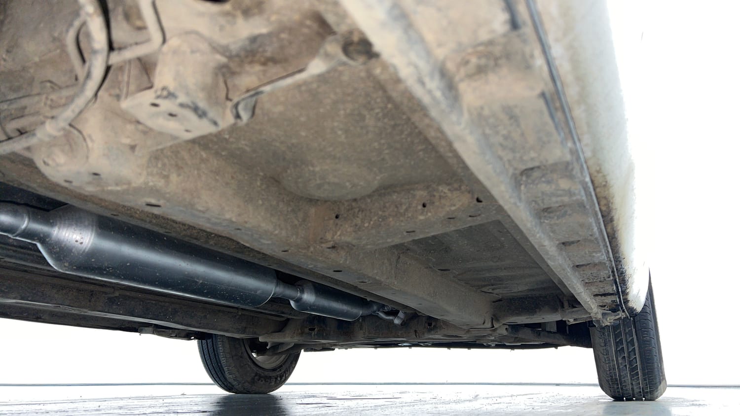 Used 2014 Maruti Suzuki Swift VXi Petrol Manual extra REAR RIGHT UNDERBODY VIEW