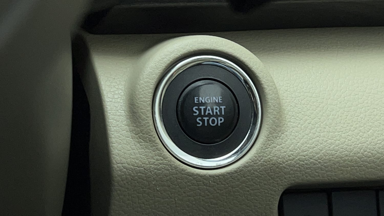 Used 2023 Maruti Suzuki Ertiga ZXi Plus AT Petrol Automatic top_features Keyless start