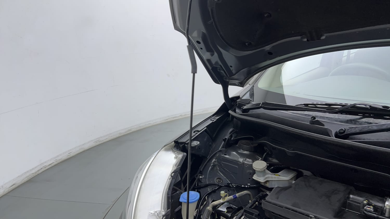 Used 2023 Maruti Suzuki Ertiga ZXi Plus AT Petrol Automatic engine ENGINE RIGHT SIDE HINGE & APRON VIEW