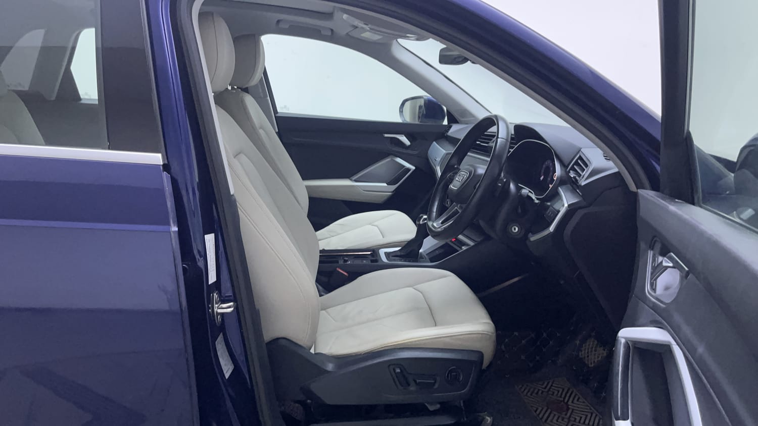 Used 2023 Audi Q3 40 TFSI Premium Plus Petrol Automatic interior RIGHT SIDE FRONT DOOR CABIN VIEW