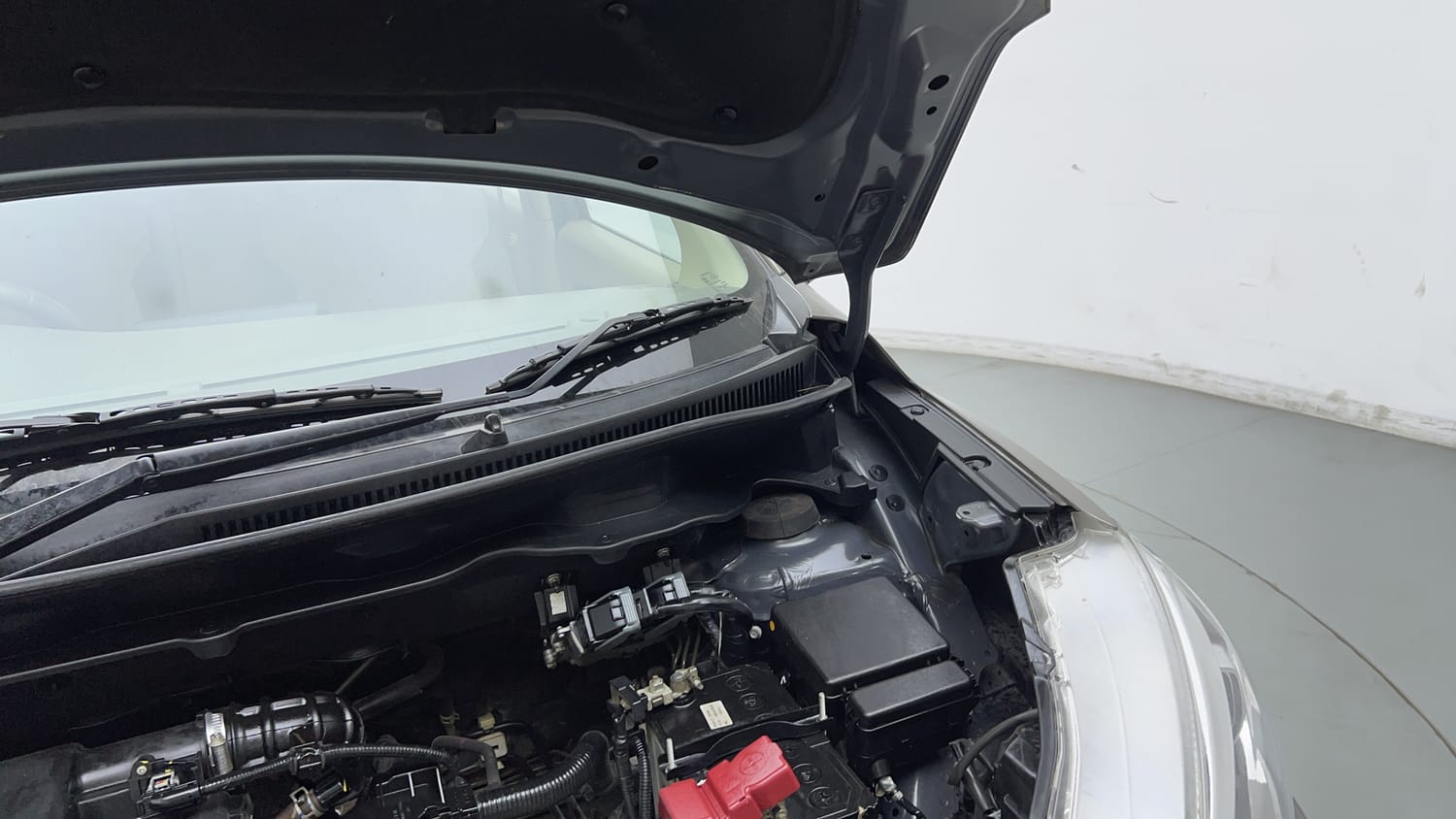 Used 2023 Maruti Suzuki Ertiga ZXi Plus AT Petrol Automatic engine ENGINE LEFT SIDE HINGE & APRON VIEW