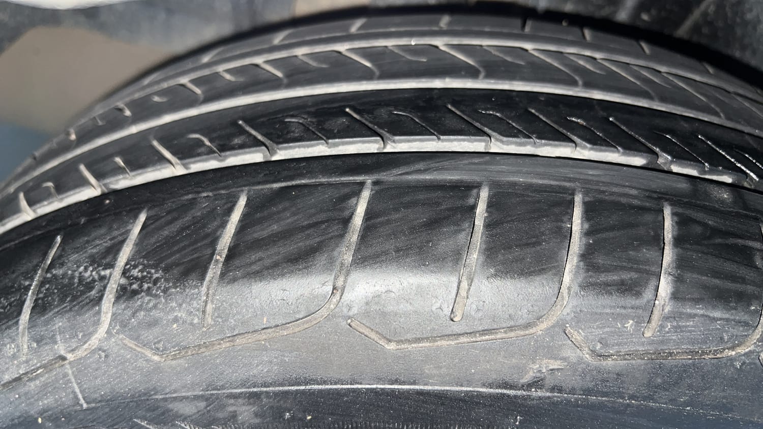 Used 2023 Maruti Suzuki Ertiga ZXi Plus AT Petrol Automatic tyres RIGHT REAR TYRE TREAD VIEW