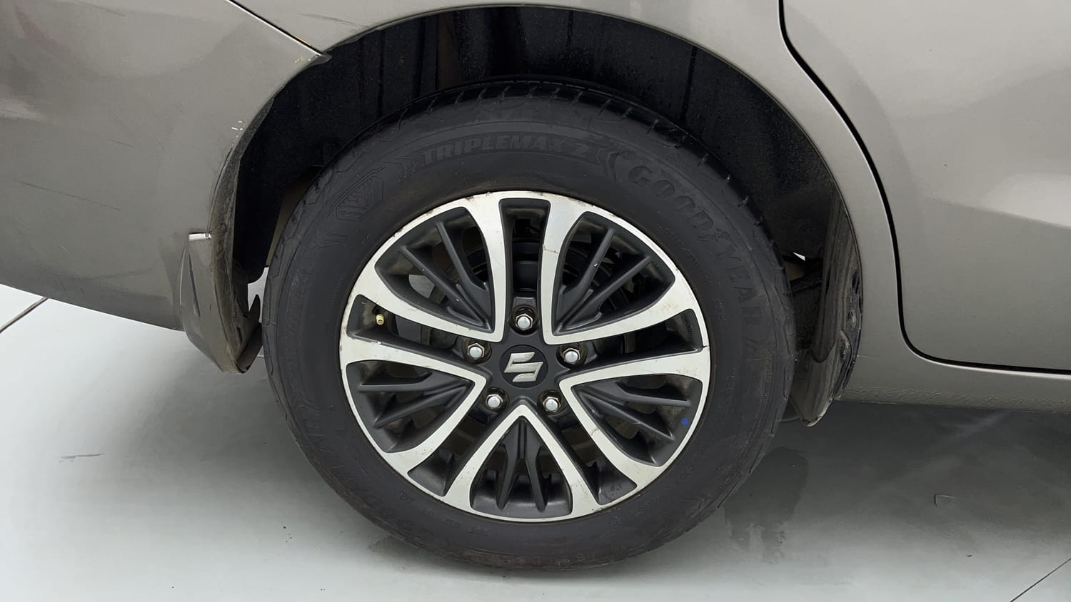 Used 2023 Maruti Suzuki Ertiga ZXi Plus AT Petrol Automatic tyres RIGHT REAR TYRE RIM VIEW