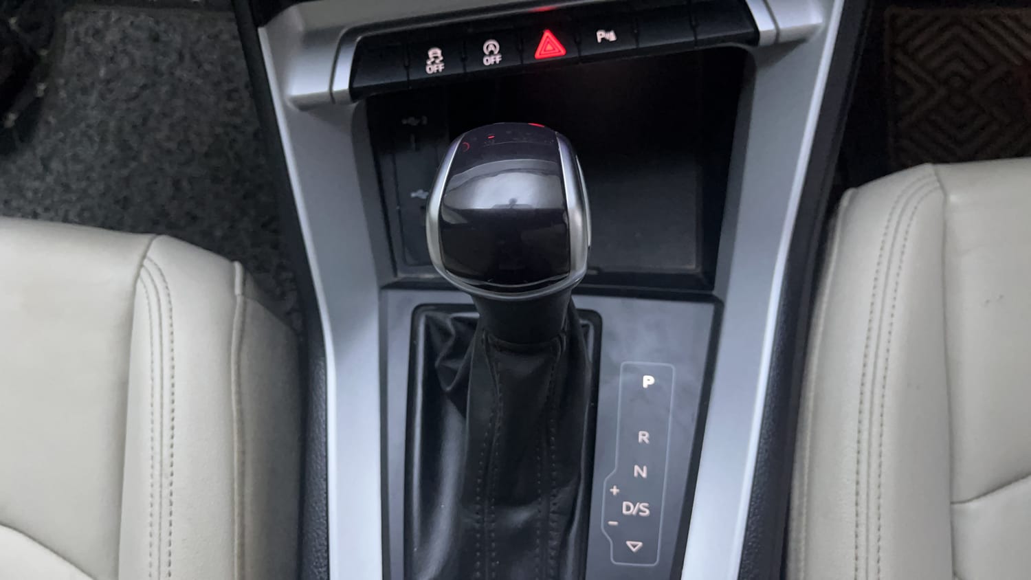Used 2023 Audi Q3 40 TFSI Premium Plus Petrol Automatic interior GEAR  KNOB VIEW